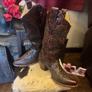 Corral women’s Brown Leather Cowboy Boots with Embroidered Design size 8